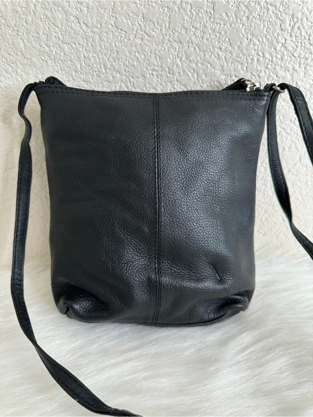 Bueno Black 100% Genuine Leather Zipper Top Crossbody Bag